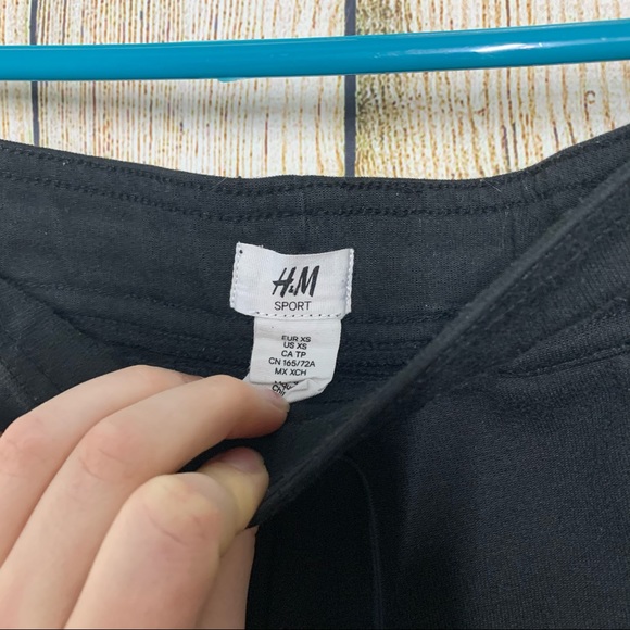 Thick Unisex H&M Shorts - Picture 6 of 6